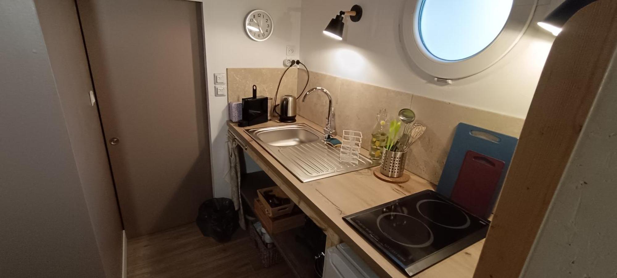 L'Establoun Apartment Saint-Martin-de-Bromes Bagian luar foto