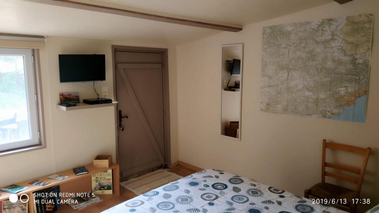 L'Establoun Apartment Saint-Martin-de-Bromes Bagian luar foto